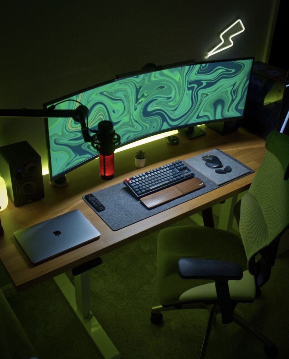 F1C7B6DF-27E3-4682-A056-62C7D0C5FFBB Lightning Bolt LED Light