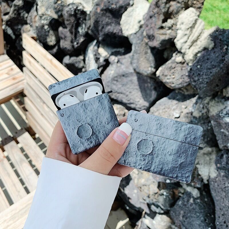 283dc72e-3dd6-43c2-85a2-ca494e9b090d.jpg Moon AirPod Case